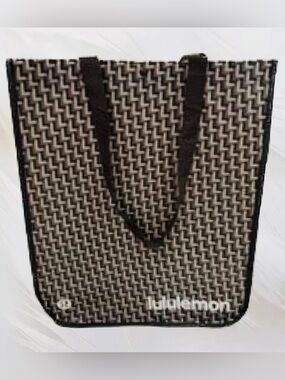 Lululemon’s Large Limited Edition Holiday Exclusive Reusable Tote Bag